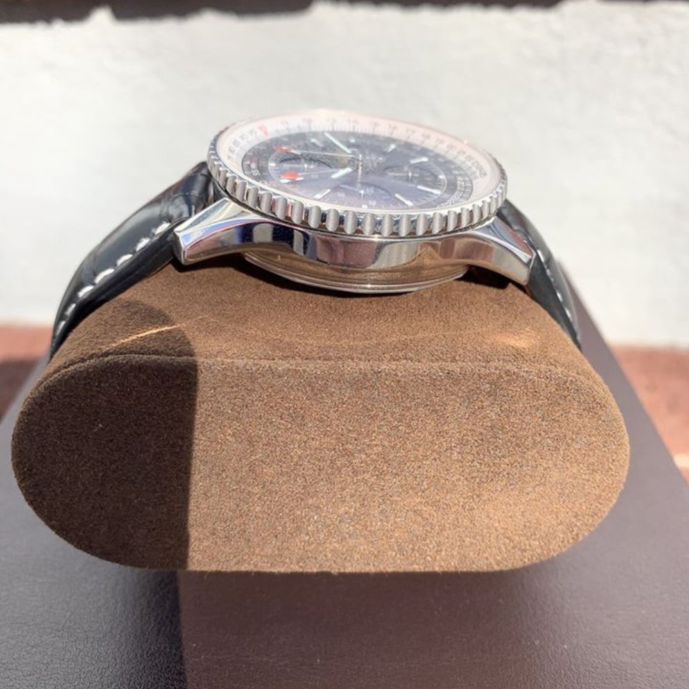 Breitling Navitimer World Gmt 46 Automatic Watch - Picture 4 of 8